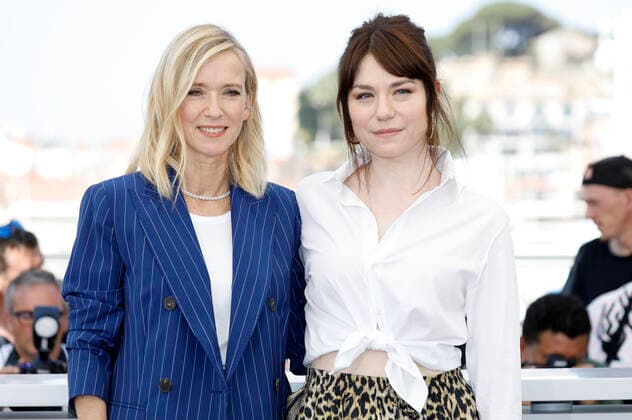 Lea Drucker and Emilie Dequenne at the photocall for the feature film Close at the Festival de Cannes 2022 75 Cannes International Film Festival at the Palais des Festivals Cannes, 27 05 2022. Foto:xD.xBedrosianx xFuturexImage