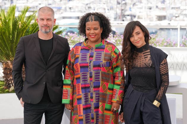 Eric Hannezo - Anne CissÃ - Uda Benyamina CELEBRITES : 75Ã me Festival de Cannes - Photocall du film Â« Salam Â» - 27 05 2022 NorbertScanella Panoramic 