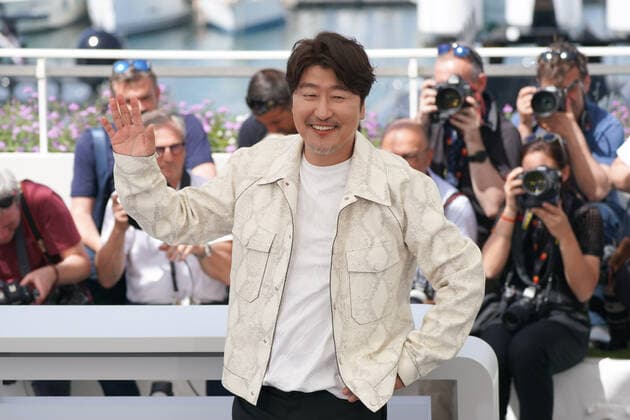 CELEBRITES : 75Ã me Festival de Cannes - Photocall du film Â« Broker Â» - 27 05 2022 NorbertScanella Panoramic 