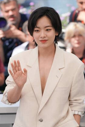 CELEBRITES : 75Ã me Festival de Cannes - Photocall du film Â« Broker Â» - 27 05 2022 NorbertScanella Panoramic 