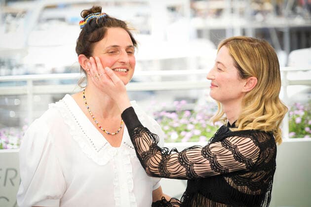 IPP Photo Daniele Cifala™ Cannes 26 05 2022 Rendez Vous With Alice Rohrwacher Photocall The 75th Annual Cannes Film Festival in the photo Alice Rohrwacher and Alba Rohrwacher Italy Photo Press World Copyright  0