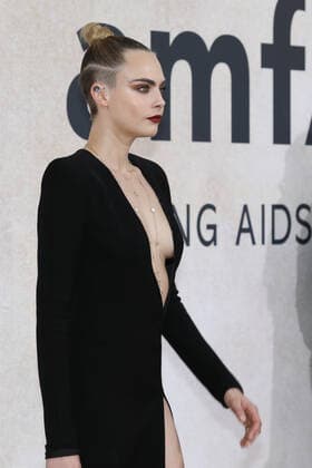 May 27, 2022, Cannes, Cote d Azur, France: CARA DELEVINGNE attends the amfAR Gala Cannes photocall during 75th annual Cannes Film Festival Cannes France - ZUMAc179 20220527_zep_c179_117 Copyright: xMickaelxChavetx