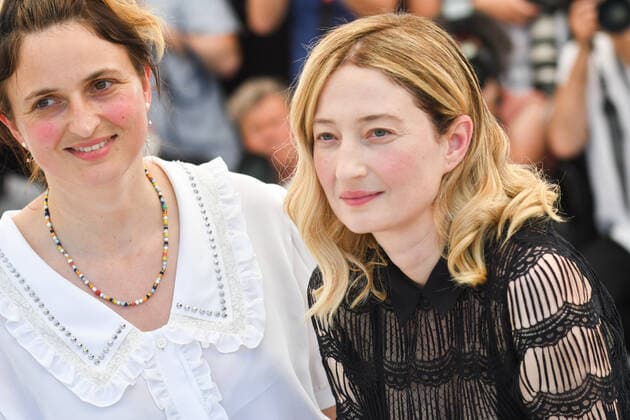 75eme Festival International du Film de Cannes. Photocall du jury avec Alice & Alba Rohrerwacher et les eleves. 280882 2022-05-27 Cannes France Rohrwacher, Alba; Rohrwacher, Alice  Copyright: xSergexArnalx xStarfacex STAR_280882_021