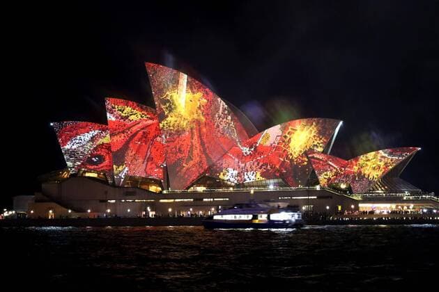 Bilder des Jahres 2022, News 05 Mai News Themen der Woche KW21 Light festival returns to Sydney Photo taken May 27, 2022, shows the Sydney Opera House illuminated during the Vivid Sydney light festival, which returned to the city for the first time since 2019.  A14AA0001294100P