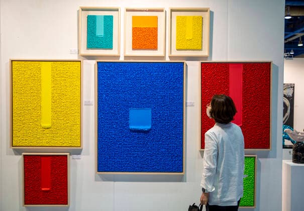 Entertainment Themen der Woche KW21 Entertainment Bilder des Tages (220527) -- SEOUL, May 27, 2022 -- A visitor visits at an exhibition of the Plastic Art Seoul in Seoul, South Korea, May 27, 2022. The exhibition kicked off on Thursday will last till May 29. ) SOUTH KOREA-SEOUL-CONTEMPORARY ART SHOW WangxYiliang 
