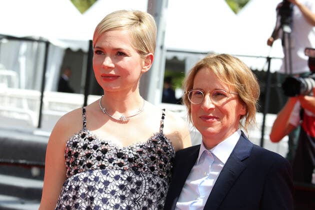 75eme Festival International du Film de Cannes. Montee des marches du film Showing up . 75th Cannes Film Festival. Red carpet of the film Showing up . Michelle Williams and director Kelly Reichardt. 280887 2022-05-27 Cannes France Williams, Michelle  Copyright: xIsabellexVautierx xStarfacex STAR_280887_009