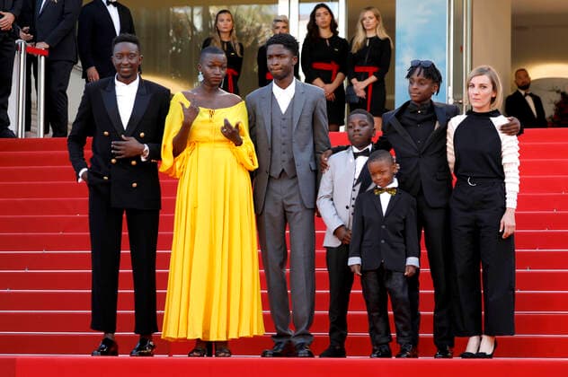 Ahmed Sylla, Annabelle Lengronne, Stephane Bak, Milan Doucansi, Leonor Serraille and guests at the premiere of the feature film Mother and Son Un petit frere at the Festival de Cannes 2022 75 Cannes International Film Festival at the Palais des Festivals Cannes, 27 05 2022. Foto:xD.xBedrosianx xFuturexImage