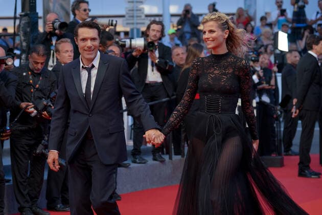 Entertainment Bilder des Tages Nicolas Bedos - Pauline Desmonts CELEBRITES : 75Ã me Festival de Cannes - Tapis rouge du film Â« Mascarade Â» - 27 05 2022 NorbertScanella Panoramic 