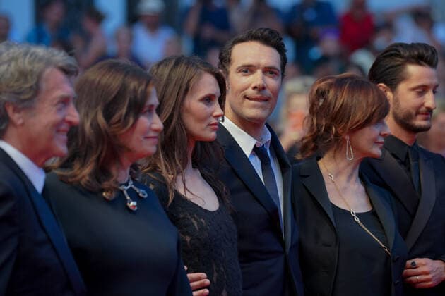 Nicolas Bedos CELEBRITES : 75Ã me Festival de Cannes - Tapis rouge du film Â« Mascarade Â» - 27 05 2022 NorbertScanella Panoramic 