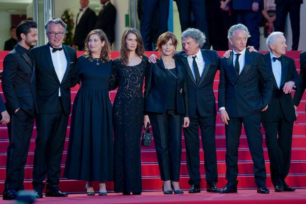 Pierre Niney - Francois Kraus - Emmanuelle Devos - Marine Vacth - Laura Morante - Francois Cluzet - guest - JÃ rÃ me Seydoux CELEBRITES : 75Ã me Festival de Cannes - Tapis rouge du film Â« Mascarade Â» - 27 05 2022 NorbertScanella Panoramic 