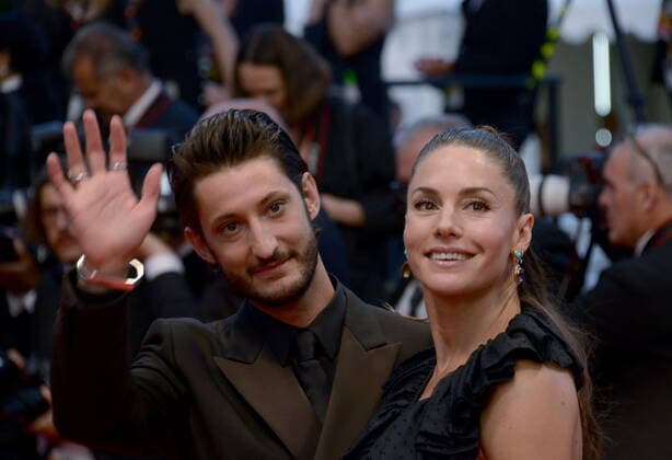 May 27, 2022, CANNES, France: CANNES, FRANCE - MAY 27: Pierre Niney and Natasha Andrews attend the screening of Mascarade during the 75th annual Cannes film festival at Palais des Festivals on May 27, 2022 in Cannes, France. CANNES France - ZUMAi09_ 20220527_zaf_i09_016 Copyright: xFrederickxInjimbertx