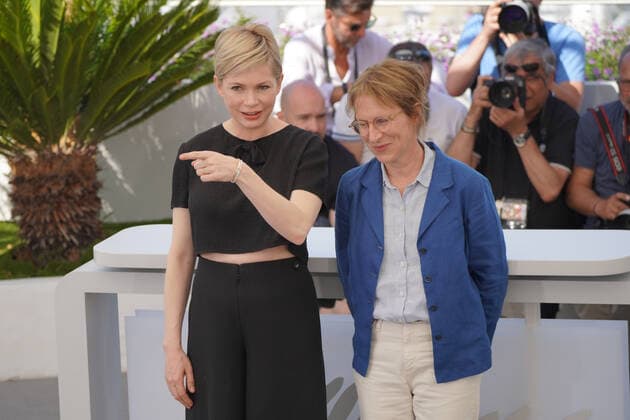Michelle Williams (Actrice) - Kelly Reichardt (RÃ alisatrice & co-scÃ nariste - Etats-Unis) CELEBRITES : 75Ã me Festival de Cannes - Photocall du film Â« Showing up Â» - 28 05 2022 NorbertScanella Panoramic 