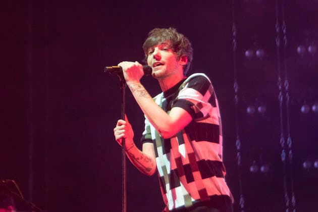 RIO DE JANEIRO, RJ - 27.05.2022: SHOW DE LOUIS TOMLINSON NO RIO DE JANEIRO - The British singer, Louis Tomlinson performed on the night of this Friday (27), at the Jeunesse Arena, in Barra da Tijuca. The singer returns to Brazil with the "Louis Tomlinson World tour", with sold-out tickets and fans camped out at the venue& 39;s door. x2211870x  CarlosxEliasxJunior