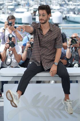 Internationale Filmfestspiele von Cannes, Mascarade Photocall Pierre Niney CELEBRITES : 75Ã me Festival de Cannes - Photocall du film Â« MascaradeÂ» - 28 05 2022 NorbertScanella Panoramic 