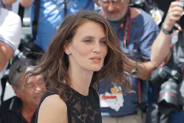 Internationale Filmfestspiele von Cannes, Mascarade Photocall Marine Vacth CELEBRITES : 75Ã me Festival de Cannes - Photocall du film Â« MascaradeÂ» - 28 05 2022 NorbertScanella Panoramic 