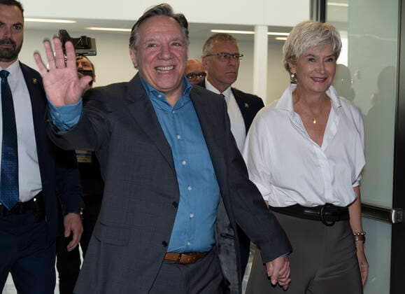 May 28, 2022, DRUMMONDVILLE, PQ, Canada: Quebec Premier Francois Legault waves to delegates as he enters a Coalition Avenir Quebec annual congress with his wife Isabelle Brais, in Drummondville, Que., Saturday, May 28, 2022. DRUMMONDVILLE Canada  - ZUMAc35_ 20220528_zaf_c35_001 Copyright: xJacquesxBoissinotx