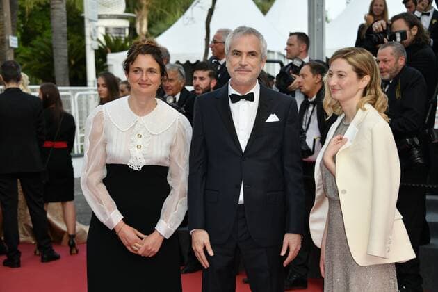 Carmen Bsaibes75th Cannes Film Festival 2022, Red Carpet Closing Ceremony. Pictured Alice Rohrwacher, Alfonso Cuaron, Alba Rohrwacher  Copyright: xSimonexComix xipa-agency.netx xVeneziax2020x