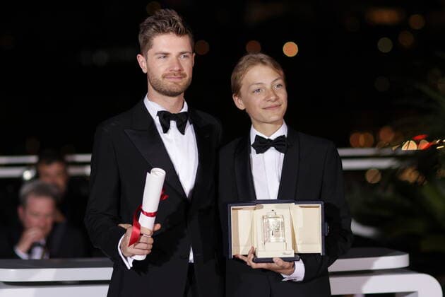 75eme Festival International du Film de Cannes. Photocall des palms laureats. 75th International Cannes Film Festival. Photocall with winners Grand Prix ex æquo CLOSE réalisé par Lukas DHONT 280940 0000-00-00 Cannes France Dhont, Lukas; Dambrine, Eden  Copyright: xTerencexBaelenx STAR_280940_075