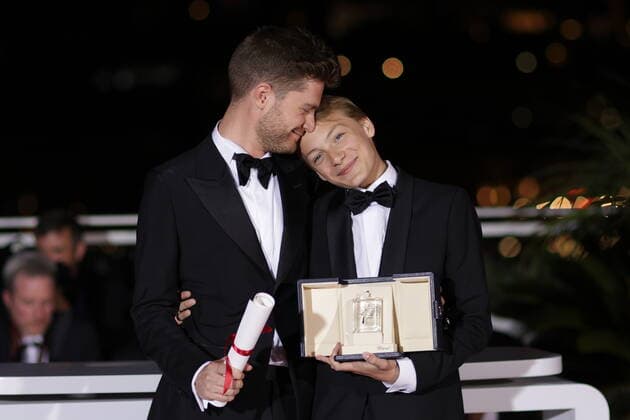 Entertainment Bilder des Tages 75eme Festival International du Film de Cannes. Photocall des palms laureats. 75th International Cannes Film Festival. Photocall with winners Grand Prix ex æquo CLOSE réalisé par Lukas DHONT 280940 0000-00-00 Cannes France Dhont, Lukas; Dambrine, Eden  Copyright: xTerencexBaelenx STAR_280940_077
