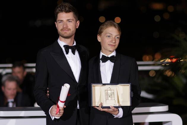 75eme Festival International du Film de Cannes. Photocall des palms laureats. 75th International Cannes Film Festival. Photocall with winners Grand Prix ex æquo CLOSE réalisé par Lukas DHONT 280940 0000-00-00 Cannes France Dhont, Lukas; Dambrine, Eden  Copyright: xTerencexBaelenx STAR_280940_079
