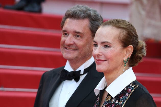 75eme Festival International du Film de Cannes. Marches de cloture. 75th Cannes Film Festival. Red carpet of the closing ceremony. Carole Bouquet and Philippe Sereys de Rothschild. 280938 2022-05-28 Cannes France  Copyright: xIsabellexVautierx xStarfacex STAR_280938_013