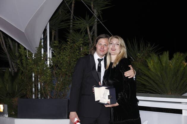75eme Festival International du Film de Cannes. Photocall des palms laureats. 75th International Cannes Film Festival. Photocall with winners Prix du Jury: LE OTTO MONTAGNE réalisé par Charlotte VANDERMEERSCH & Felix VAN GROENINGEN 280942 2022-05-28 Cannes France  Copyright: xMaxx STAR_280942_005