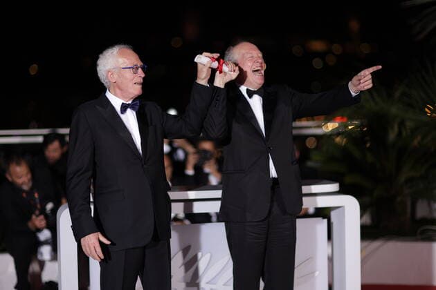 75eme Festival International du Film de Cannes. Photocall des palms laureats. 75th International Cannes Film Festival. Photocall with winners Prix du 75e:TORI ET LOKITA réalisé par Jean-Pierre & Luc DARDENNE 280940 0000-00-00 Cannes France Dardenne, Luc; Dardenne, Jean Pierre  Copyright: xTerencexBaelenx STAR_280940_028