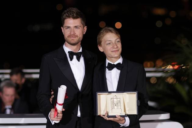 75eme Festival International du Film de Cannes. Photocall des palms laureats. 75th International Cannes Film Festival. Photocall with winners Grand Prix ex æquo CLOSE réalisé par Lukas DHONT 280940 0000-00-00 Cannes France Dhont, Lukas; Dambrine, Eden  Copyright: xTerencexBaelenx STAR_280940_078