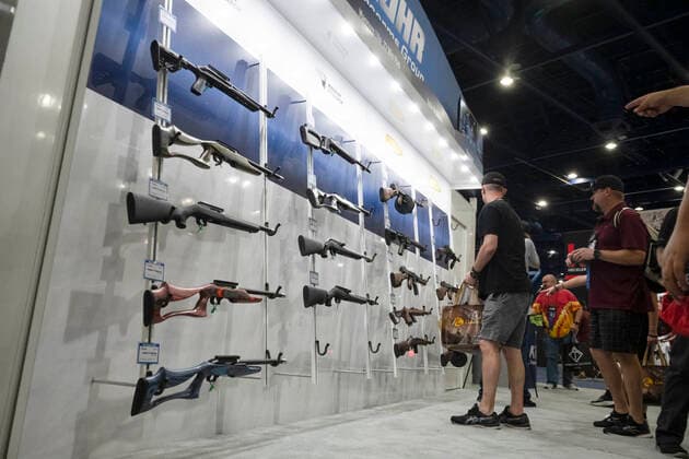 May 28, 2022, Houston, Texas, USA: Gun enthusiasts shop for firearms, ammunition and outdoor products at the Kahr Firearms Group booth Saturday morning at the National Rifle Association s (NRA) trade show. The exhibits cover almost 14 acres inside the George R. Brown Convention Center. Houston USA - ZUMAd150 20220528_mda_d150_382 Copyright: xBobxDaemmrichx
