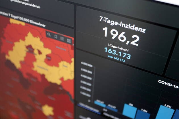 RKI dashboard, 7 day incidence is now 196.2 7 day incidence, RKI dashboard on a monitor on 29 05 2022 in Siegen Germany.