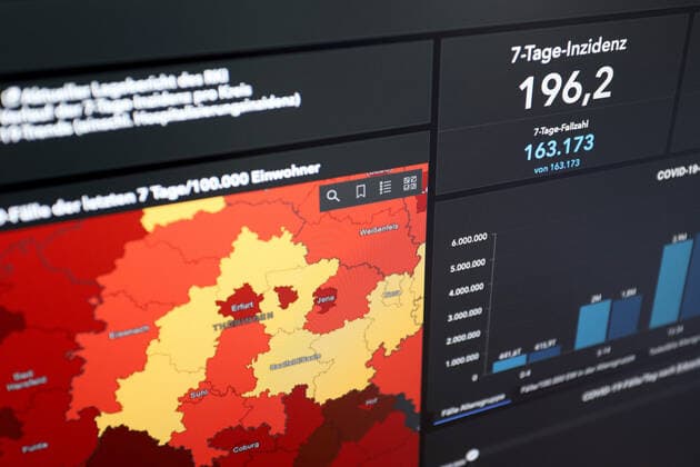 RKI dashboard, 7 day incidence is now 196.2 7 day incidence, RKI dashboard on a monitor on 29 05 2022 in Siegen Germany.