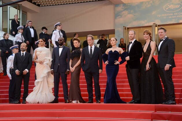 May 28, 2022, CANNES, France: CANNES, FRANCE - MAY 28: (L-R) Jury Member Asghar Farhadi, Jury Member Deepika Padukone, Jury Member Ladj Ly, Jury Member Jasmine Trinca, President of the Jury of the 75th Cannes Film Festival Vincent Lindon, Jury Member Noomi Rapace, Jury Member Joachim Trier, Jury Member Rebecca Hall and Jury Member Jeff Nichols attend the closing ceremony red carpet for the 75th annual Cannes film festival at Palais des Festivals on May 28, 2022 in Cannes, France CANNES France - ZUMAi09_ 20220528_zaf_i09_074 Copyright: xFrederickxInjimbertx