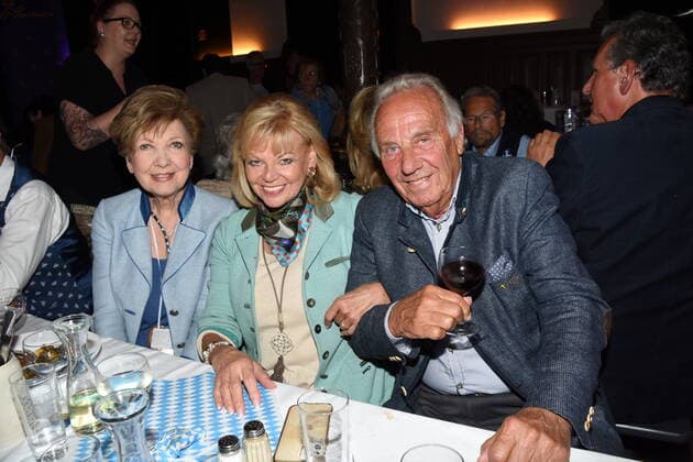 Carolin Reiber presenter Margot Guenther Steinberg host Munich 29 05 2011 Wirtshaus im Schlachthof Narrhalla Sigi Sommertaler award 2022 Munich