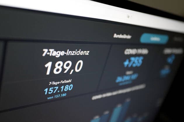 RKI dashboard, 7 day incidence is now 189.0 7 day incidence, RKI dashboard on a monitor on 30 05 2022 in Siegen Germany.