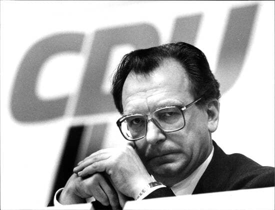 Lothar Späth Lothar Späth (16. November 1937 18. März 2016) war ein deutscher Politiker (CDU) und Manager. Von 1978 bis 1991 war er Ministerpräsident von Baden-Württemberg., Copyright: UnitedxArchivesxSvenxSimon Nur redaktionelle Nutzung. Editorial usage only. UnitedArchivesIMS_3301844F EDITORIAL USE ONLY