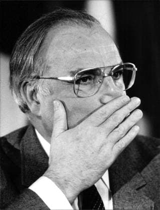 Helmut Kohl Helmut Kohl, deutscher Politiker (CDU) und ehemaliger Bundeskanzler (1982-1998)., Copyright: UnitedxArchivesxSvenxSimon Nur redaktionelle Nutzung. Editorial usage only. UnitedArchivesIMS_3325992F EDITORIAL USE ONLY