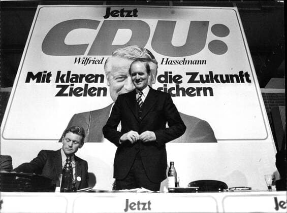 Karl Carstens Karl Carstens, deutscher Politiker (CDU), ehemaliger Bundespräsident., Copyright: UnitedxArchivesxSvenxSimon Nur redaktionelle Nutzung. Editorial usage only. UnitedArchivesIMS_3403766F EDITORIAL USE ONLY !ACHTUNG AUFNAHMEDATUM GESCHÄTZT!