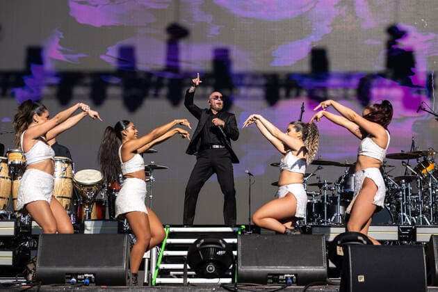 May 29, 2022, Napa, CA, USA: PITBULL performs during the 2022 BottleRock Napa Valley at Napa Valley Expo on May 29, 2022 in Napa, California. Napa USA - ZUMAs181 20220529_zea_s181_050 Copyright: xImagespacex