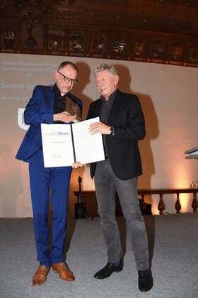 Severin Groebner Laureate Dieter Reiter Mayor of Munich 30 05 2022 Old Town Hall Award of the Dieter Hildebrandt Prize 2022 to Severin Groebner Munich