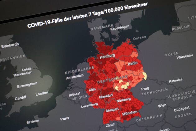 RKI dashboard, 7 day incidence is now 201.7 7 day incidence, RKI dashboard on a monitor on 31 05 2022 in Siegen Germany.