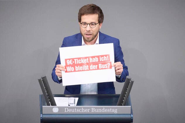 News Themen der Woche KW22 Bilder des Jahres 2022, News 05 Mai News Bilder des Tages Plenarsitzung im Bundestag in Berlin Victor Perli (Die Linke) während der Sitzung des Deutschen Bundestags am 31.05.2022 in Berlin. Berlin Bundestag Berlin Deutschland *** Plenary session in the Bundestag in Berlin Victor Perli Die Linke during the session of the German Bundestag on 31 05 2022 in Berlin Berlin Bundestag Berlin Germany