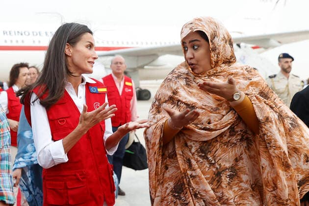 Bilder des Jahres 2022, Entertainment 05 Mai Mauritanian First Lady Fadel Dah (R) welcomes Spain s Queen Letizia (L) on occasion of her official visit to Nuakchot, Mauritania, 31 May 2022. Spain0s Queen Letizia visits Mauritania !ACHTUNG: NUR REDAKTIONELLE NUTZUNG!  Copyright: xChemaxMoyax GRAF3764 20220531-2719b5507a9194263a1771ed0fb9817b91066fbd