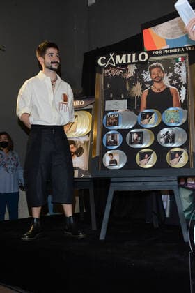 May 31, 2022, Mexico City, Mexico City, Mexico: Colombian singer Camilo Echeverry Correa receives golden disk of Sony music for Por Primera Vez album during De Adentro Pa Fuera Tour press conference at Presidente Intercontinental Hotel. On May 31, 2022 in Mexico City, Mexico. Mexico City Mexico - ZUMAe321 20220531_zia_e321_003 Copyright: xJorgexGonzalez xEyepixxGroupx