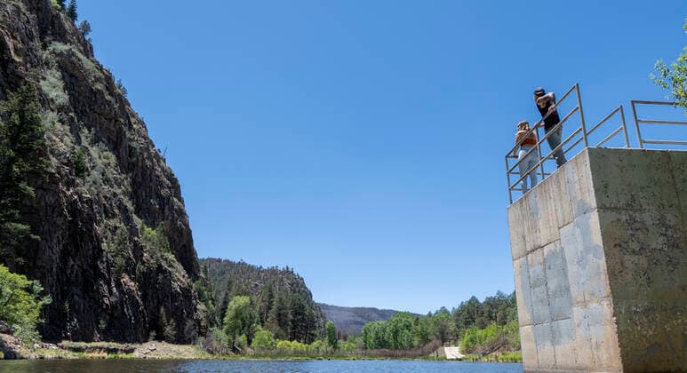 May 31, 2022, USA: Mike Arcguleta, 20, and Aaliyah Dimas, 16, both from Las Vegas, walk near the ice skating pond in Gallinas Cayon Tuesday May 29, 2022. The river is part of Las Vegas water supply and much of it was burned by the Calf Canyon Hermits Peak Fire. USA - ZUMAab1_ 20220531_zaf_ab1_002 Copyright: xEddiexMoorex