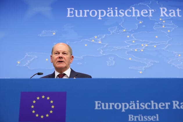 Bilder des Jahres 2022, News 05 Mai (220601) -- BRUSSELS, June 1, 2022 -- German Chancellor Olaf Scholz speaks at the press conference after a special meeting of the European Council in Brussels, Belgium, May 31, 2022. ) BELGIUM-BRUSSELS-EU-EUROPEAN COUNCIL-SPECIAL SUMMIT ZhengxHuansong 