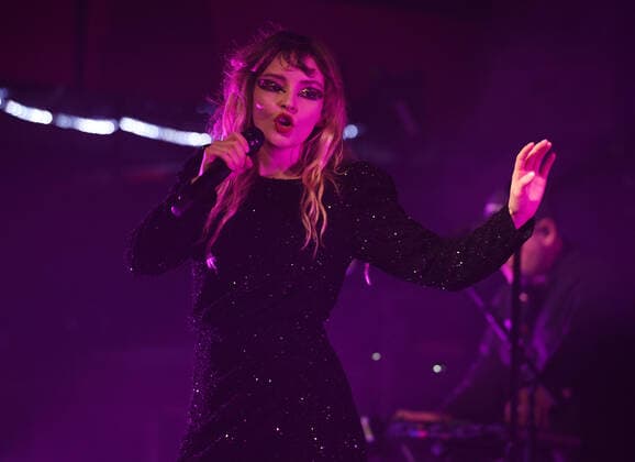FORT LAUDERDALE FL - MAY 31: Chvrches performs during the Screen Violence North American Tour at Revolution Live on May 31, 2022 in Fort Lauderdale, Florida. Copyright: xmpi04x