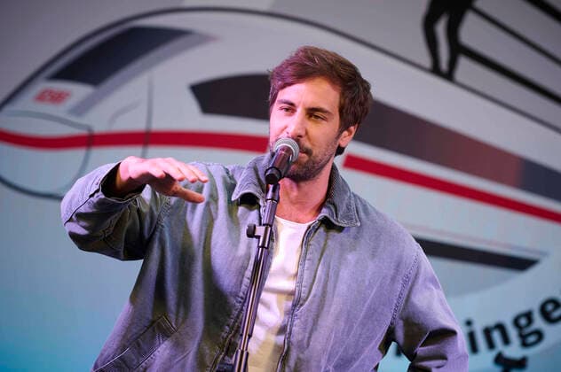 Max Giesinger plays concert at Berlin Central Station Musician Max Giesinger gives a concert at Berlin Central Station on 01 06 2022 in Berlin as part of the campaign Fastest Tour with Deutsche Bahn The musician plays four free concerts at four stations in Germany Berlin Central Station Berlin Germany