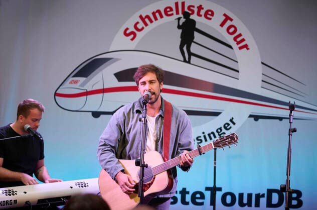 Max Giesinger plays concert at Berlin Central Station Musician Max Giesinger gives a concert at Berlin Central Station on 01 06 2022 in Berlin as part of the campaign Fastest Tour with Deutsche Bahn The musician plays four free concerts at four stations in Germany Berlin Central Station Berlin Germany