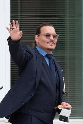 May 27, 2022, Fairfax, Virginia, USA: Johnny Depp gestures to fans during a recess in his civil trial with Amber Heard, at the Fairfax County Courthouse, in Fairfax, Friday, May 27, 2022. Depp brought a defamation lawsuit against his former wife, actress Amber Heard, after she wrote an op-ed in The Washington Post in 2018 that, without naming Depp, accused him of domestic abuse. Fairfax USA - ZUMAs152 20220527_zaa_s152_028 Copyright: xCliffxOwenx