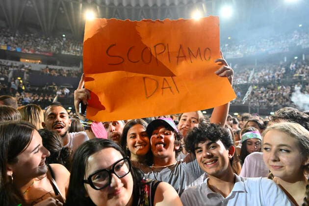 Italy: Gazzelle 2022 Gazzelle Fans during the Concert Gazzelle 2022 at PalaEur on 30th May, 2022 in Rome, Italy. Rome Italy Copyright: DomenicoxCippitelli